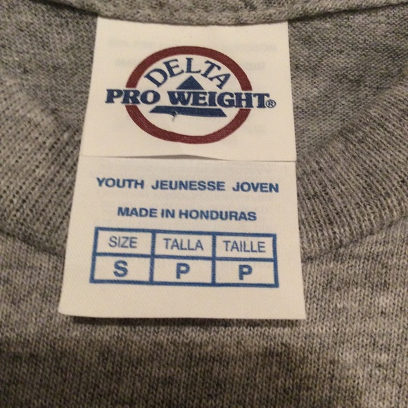 🇺🇸 Gray youth tee with USA and flag, NWT. - Picture 3 of 3